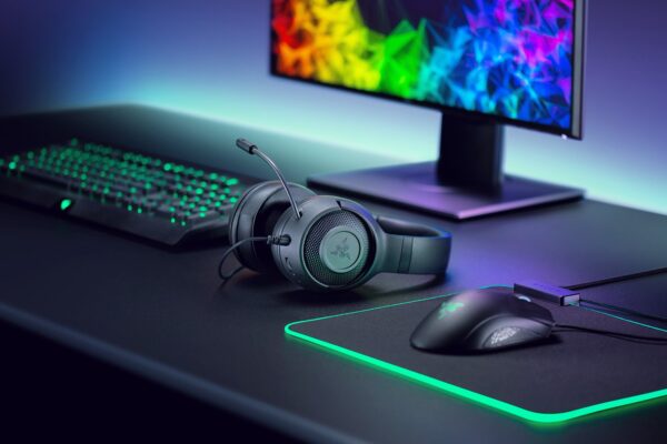https___hybrismediaprod.blob.core.windows.net_sys-master-phoenix-images-container_h17_h74_9081232523294_razer-kraken-x-gallery-1